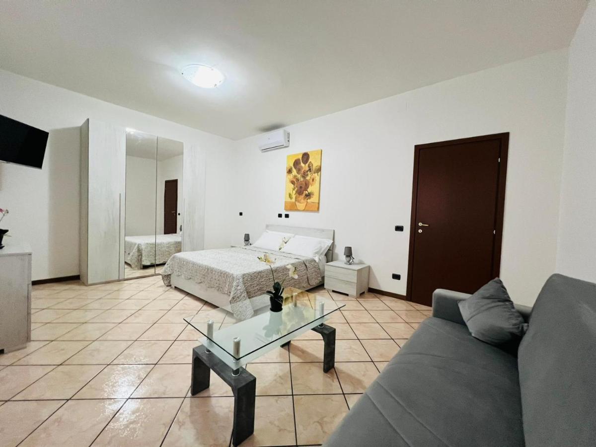 Casa Vacanza Elena 2 เวโรนา ภายนอก รูปภาพ