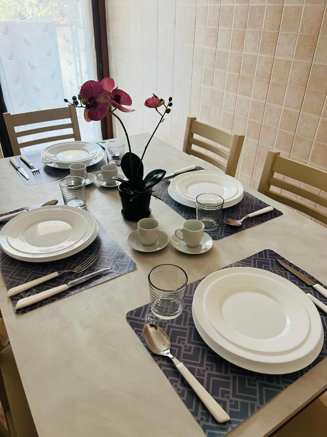Casa Vacanza Elena 2 เวโรนา ภายนอก รูปภาพ