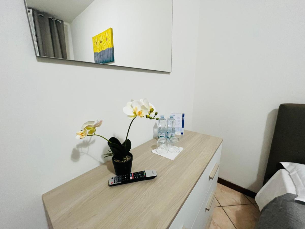 Casa Vacanza Elena 2 เวโรนา ภายนอก รูปภาพ