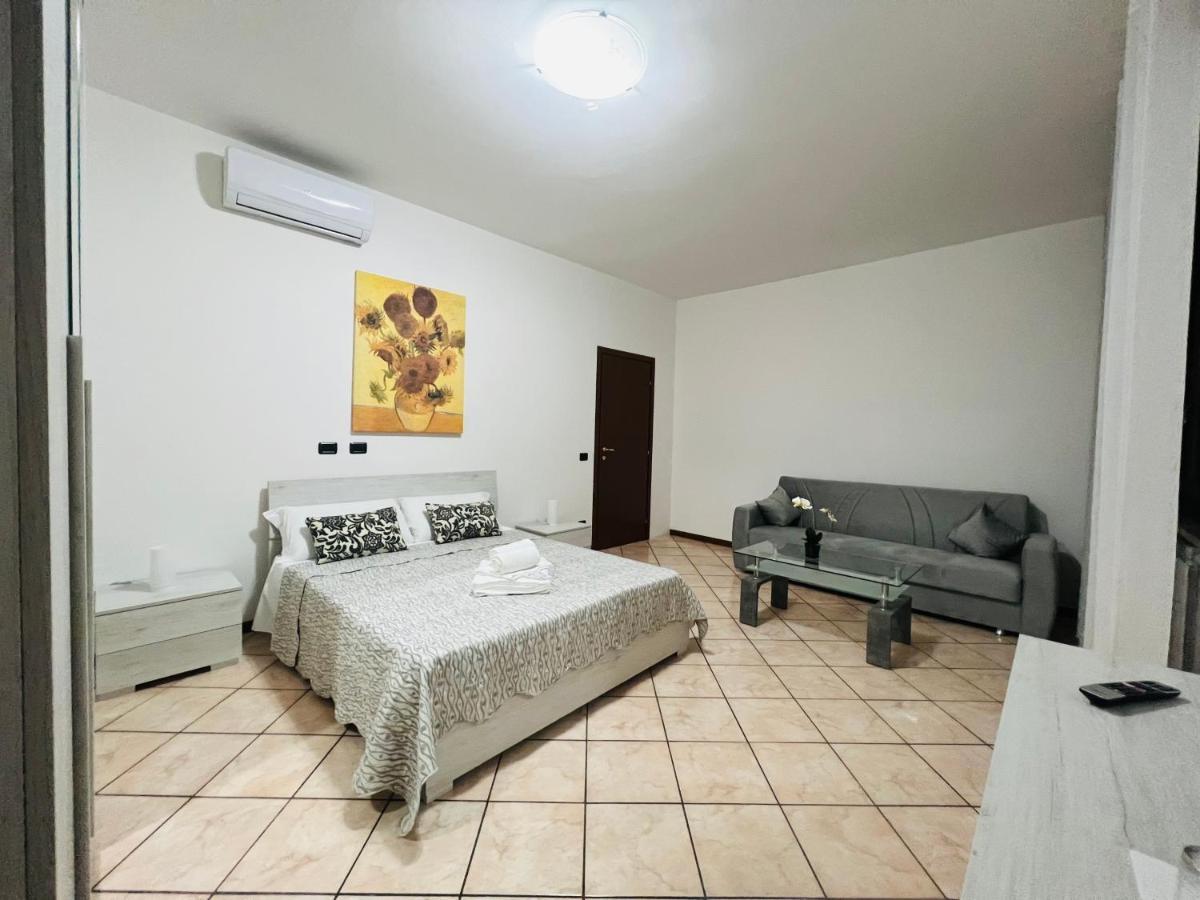 Casa Vacanza Elena 2 เวโรนา ภายนอก รูปภาพ