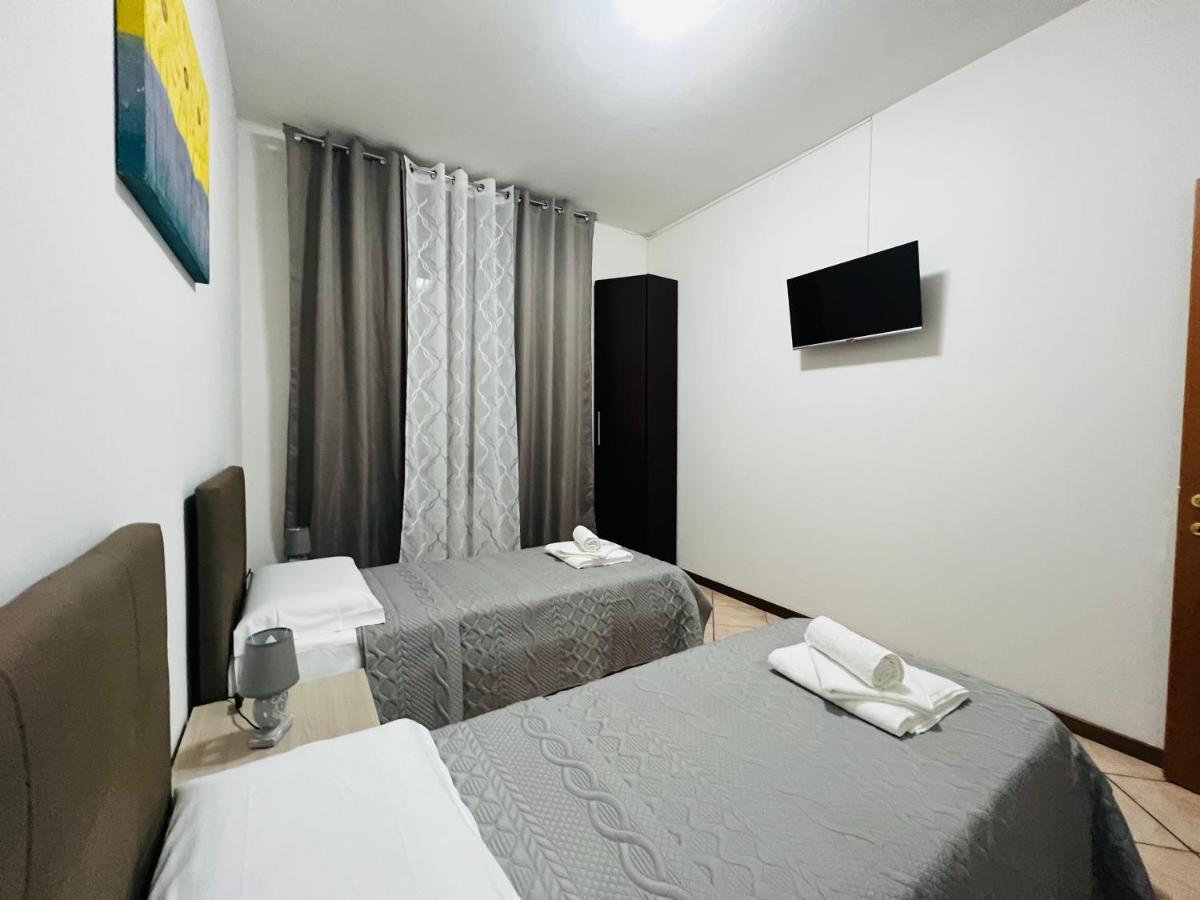 Casa Vacanza Elena 2 เวโรนา ภายนอก รูปภาพ