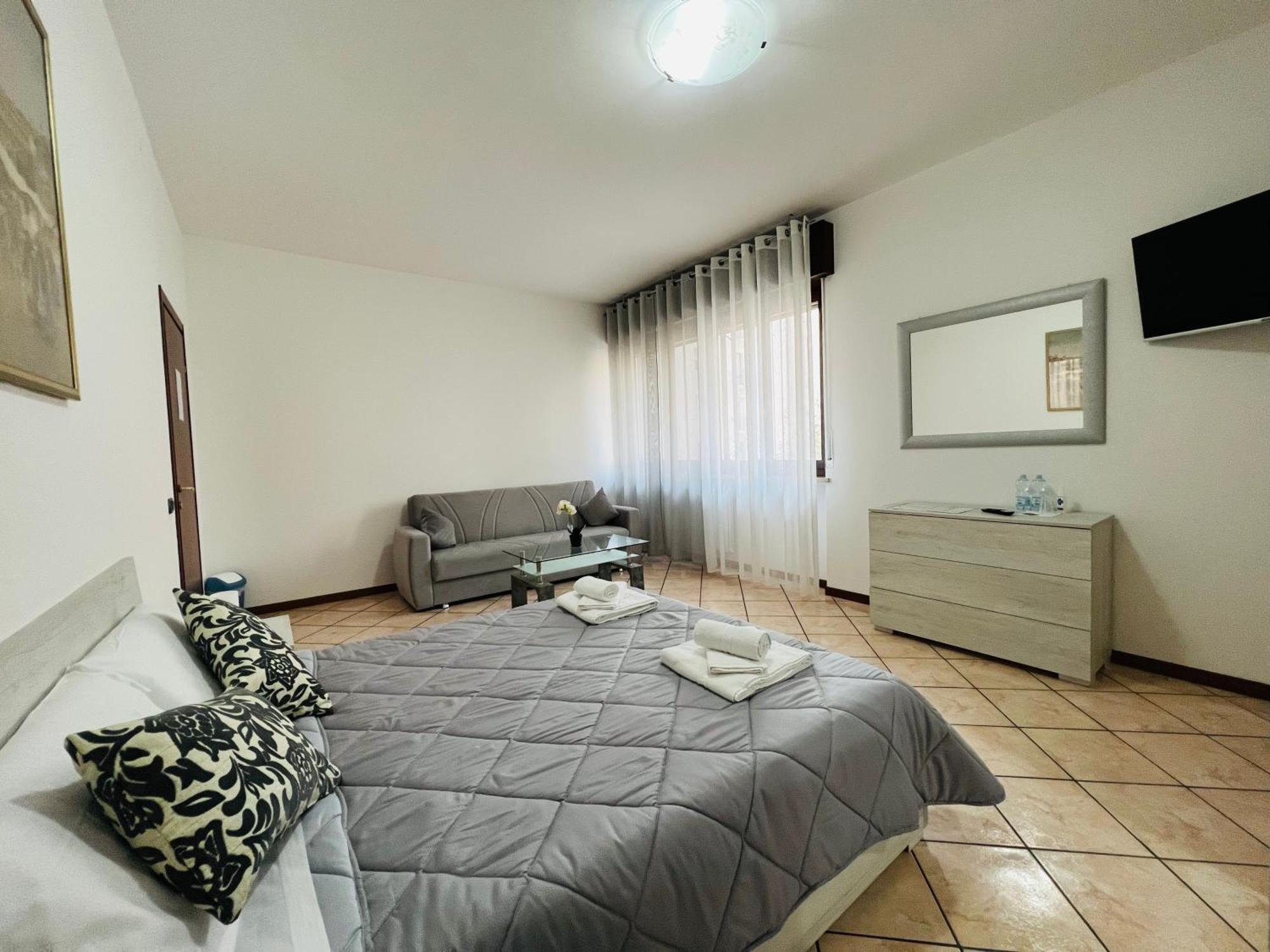 Casa Vacanza Elena 2 เวโรนา ภายนอก รูปภาพ