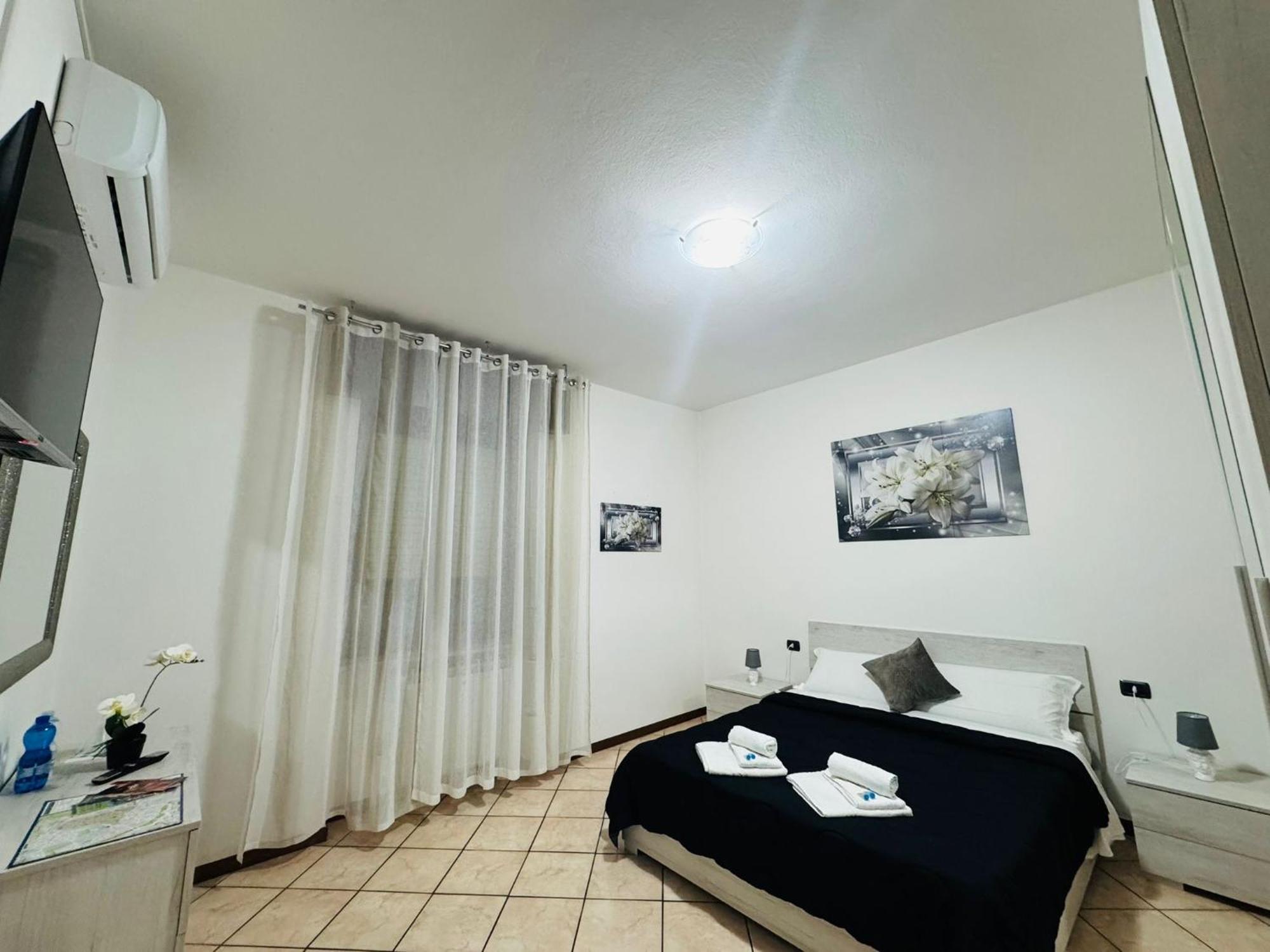 Casa Vacanza Elena 2 เวโรนา ภายนอก รูปภาพ