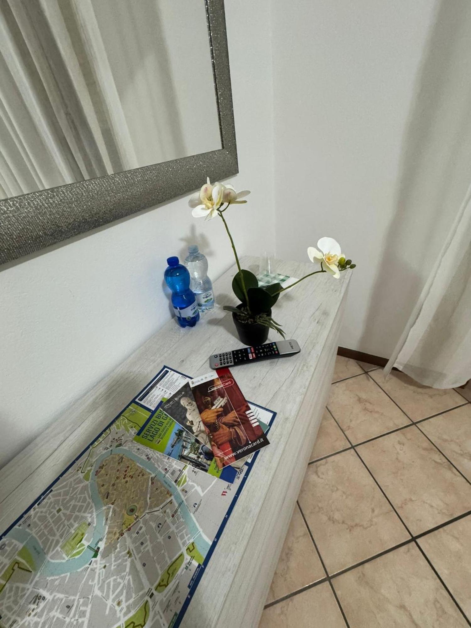Casa Vacanza Elena 2 เวโรนา ภายนอก รูปภาพ